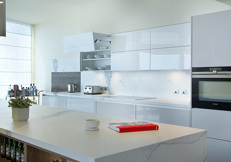 SapienStone custom kitchen island with Calacatta Statuario marble-effect stoneware table top