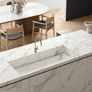 Kitchen countertop: 5 bright, white marble-effect porcelain stoneware designs