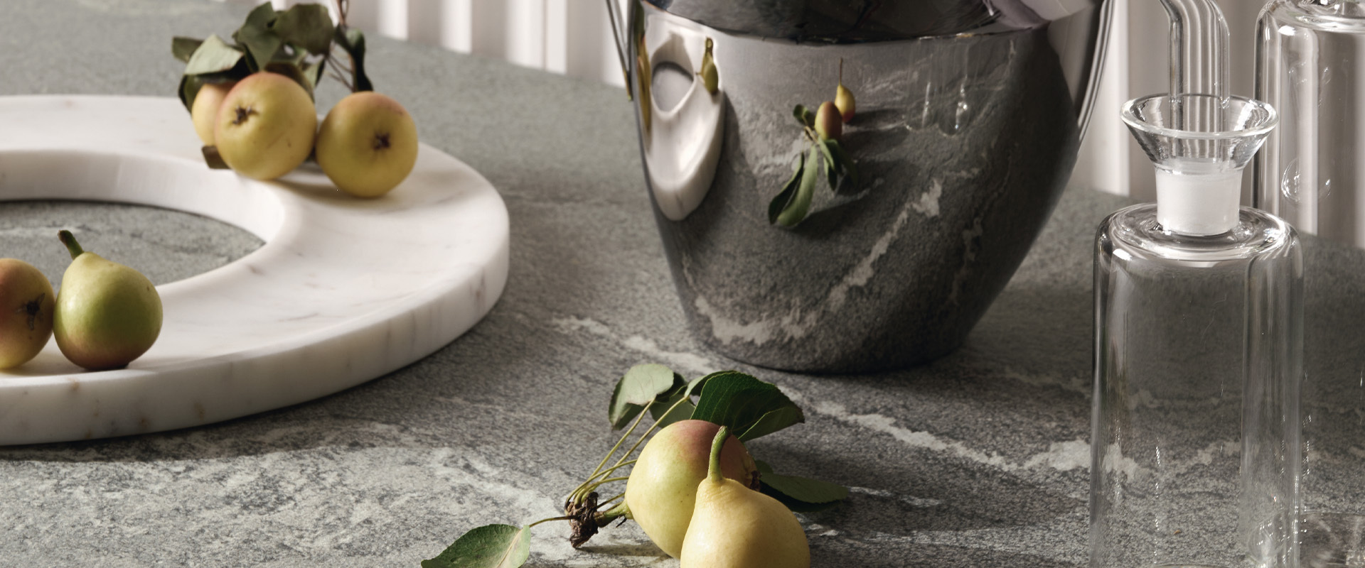 Stone-effect porcelain stoneware worktops: sustainable kitchen design